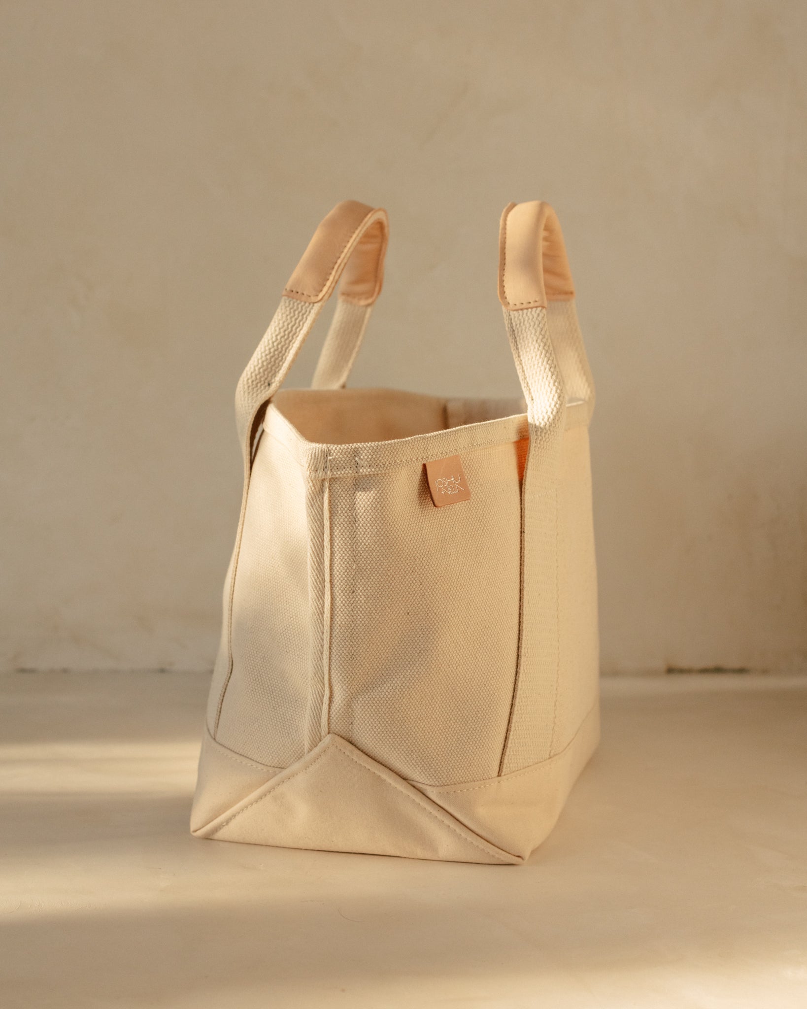 Canvas Carry - Medium - JOSHUVELA