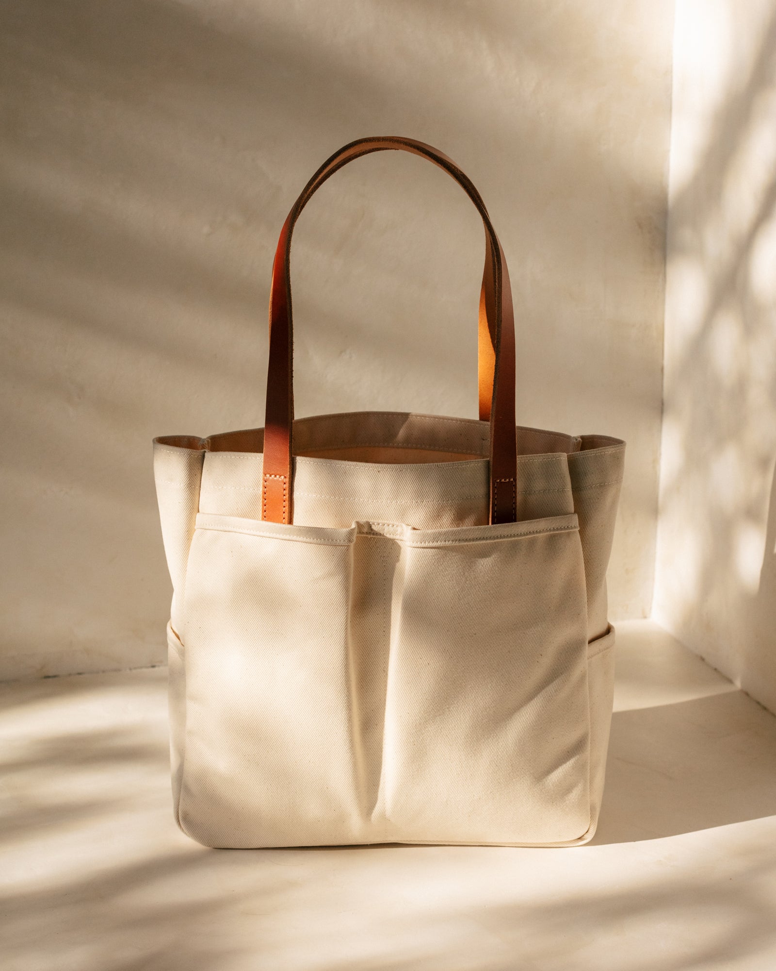 ZIPPER TOP TOTE BAG – RIVERS CO.,LTD